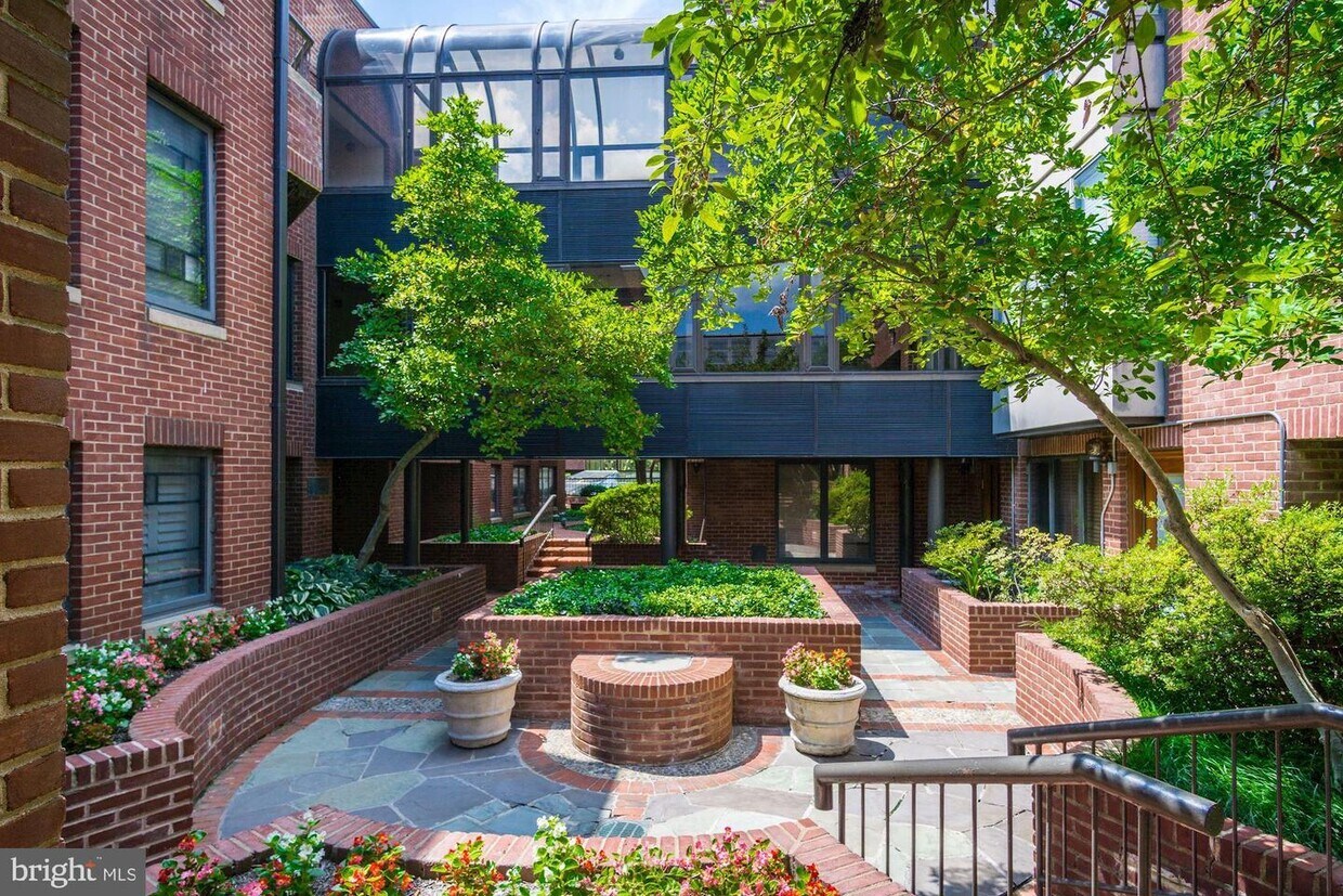 Foto principal - 1080 Wisconsin Ave NW