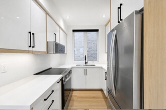 Building Photo - 159 Locksley Av