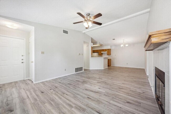 Foto del edificio - 13008 Steeple-Chase Dr