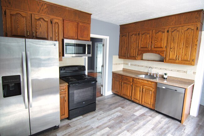 Building Photo - 222 Summerfield Ave