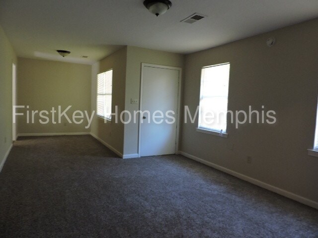 Building Photo - 3932 Callahan Dr