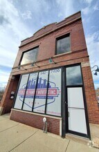Building Photo - 2742 W Montrose Ave