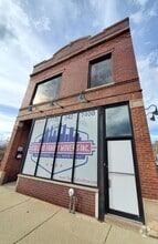 Building Photo - 2742 W Montrose Ave
