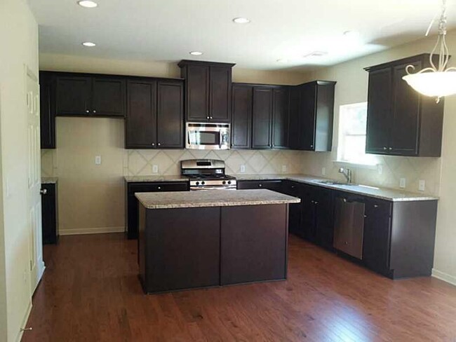 Building Photo - 1681 Scenic Pines Dr