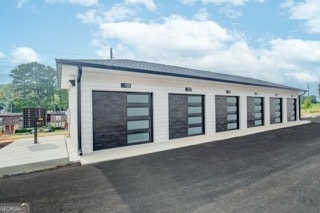 Building Photo - 113 Chateau Dr SE