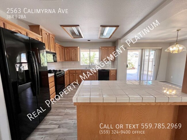 Building Photo - 2563 Calimyrna Ave