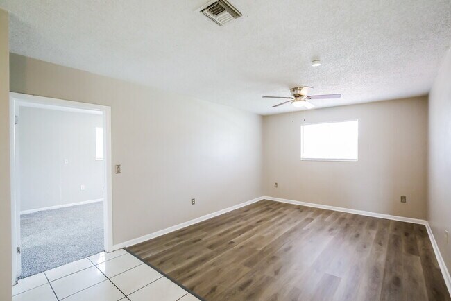 Foto del edificio - 1840 NW 121st St