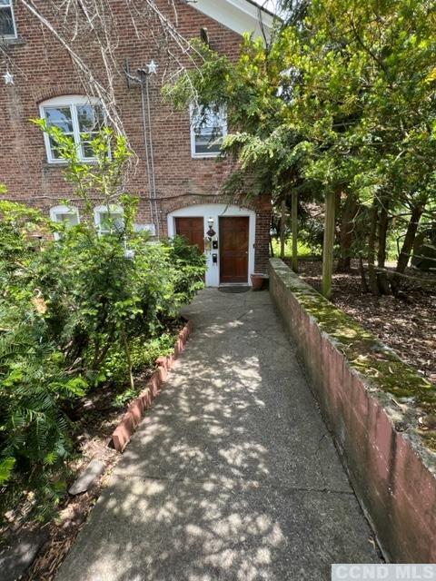 Primary Photo - 9 N Warren St