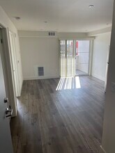Building Photo - 8548 Reseda Blvd