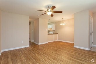 1 BR, 1 BA - 644 SF - Park Regency