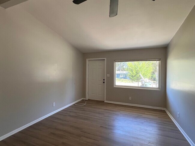 Foto del edificio - 2032 Warwick St