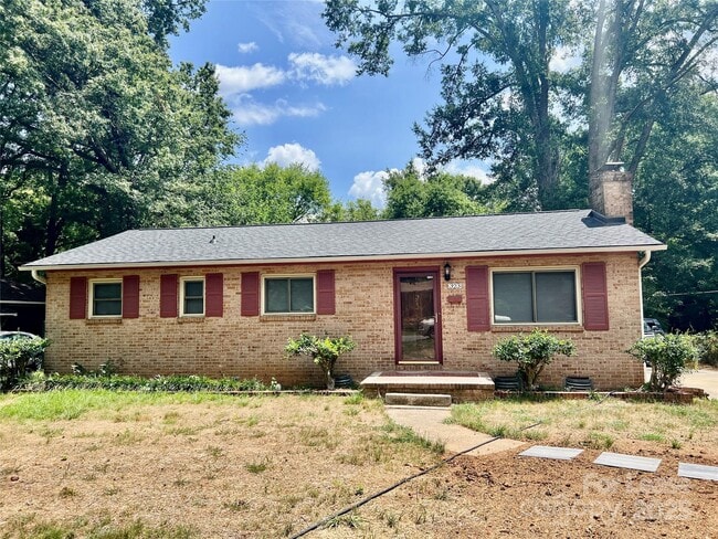 Building Photo - 323 Frank Dr