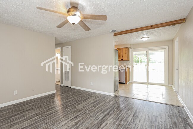 Foto del edificio - 327 Bonnlyn Dr