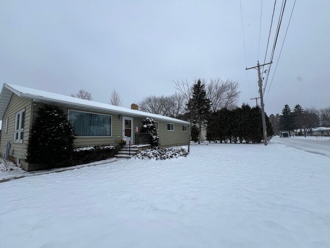 Foto del edificio - Click the “Apply Now” button or email wapmrentals@gmail.com for a prompt response.