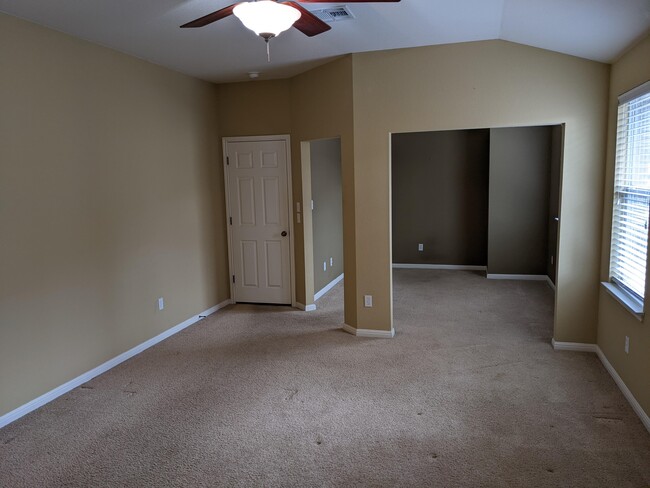 Building Photo - 11208 Friendship Dr