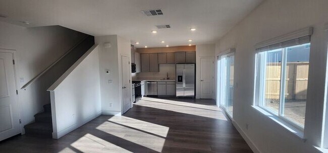 Foto del edificio - Brand New Construction- Never lived in!!