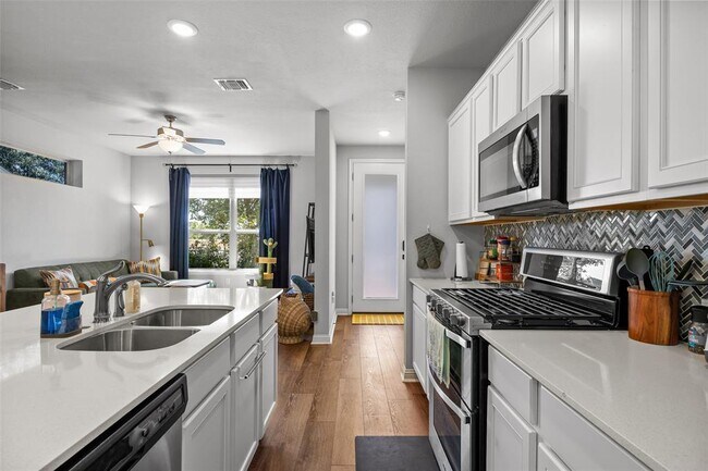Building Photo - 8110 Mandela Bend