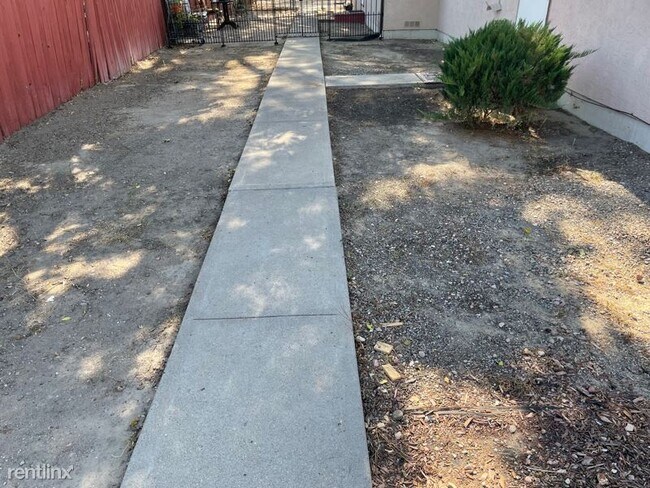 Foto del edificio - 2 br, 1 bath Townhome - 1112 W Mesa Ave