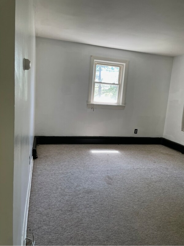 Foto del edificio - 446 Green Pond Rd
