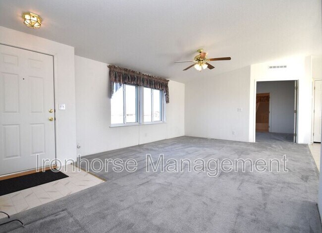 Building Photo - 117 Blackmore Mountain Way