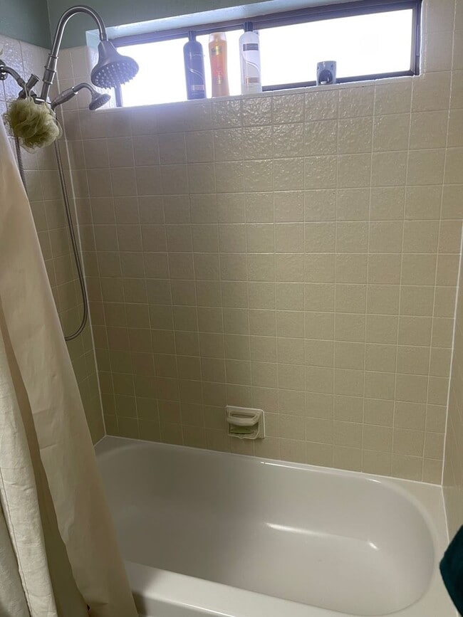 Building Photo - Beautiful furnished house in Stateline available now!