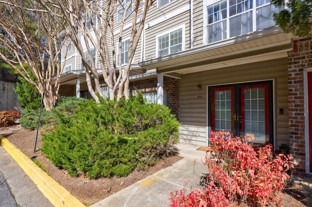 Foto principal - 2700 Pine Tree Rd NE