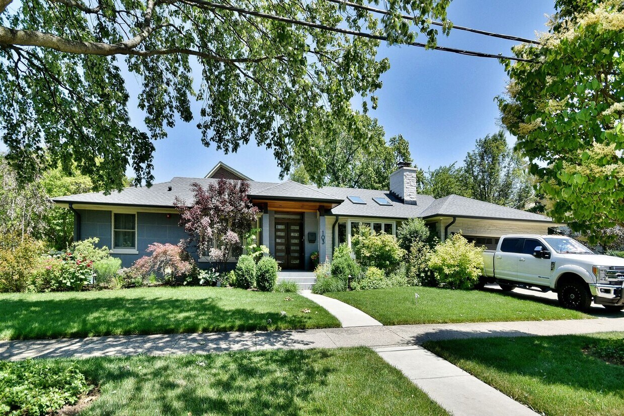 Foto principal - 103 E Lahon St