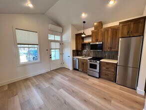 Building Photo - 3238 NW Celilo Ln