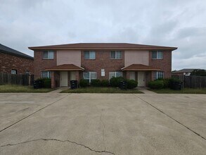 Building Photo - 4601 Hudson Dr