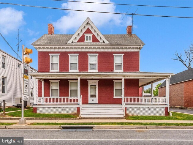 Building Photo - 417 Main St