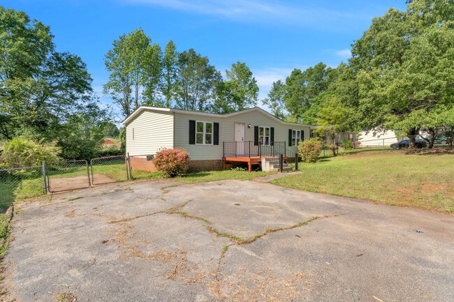 Building Photo - 92 Dryden Ave