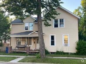 Building Photo - 630 Chicago Ave