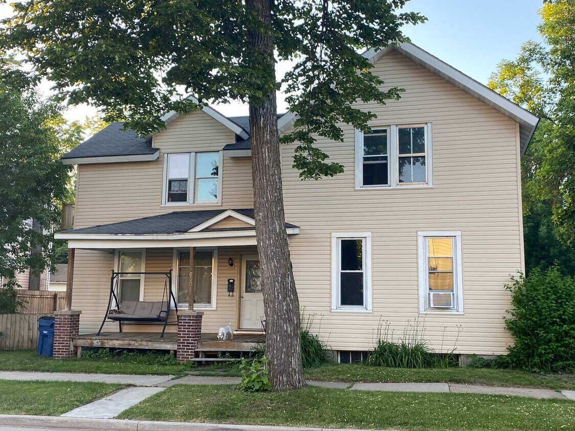 Primary Photo - 630 Chicago Ave