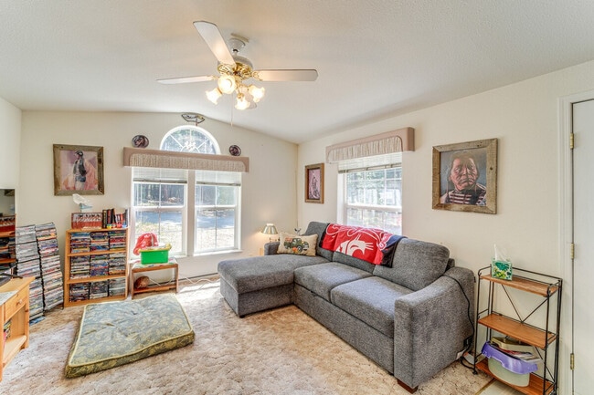 Foto del edificio - 16934 Tyee Dr