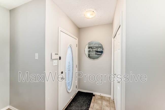 Building Photo - 9135-9213 213 St NW