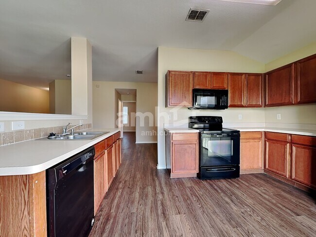 Building Photo - 106 Robin Ln