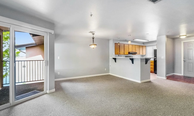Building Photo - Lake Front Condo! Available NOW!