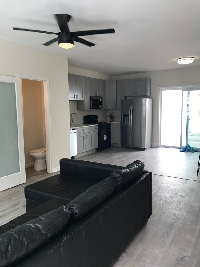 Building Photo - 1329 Rodman St