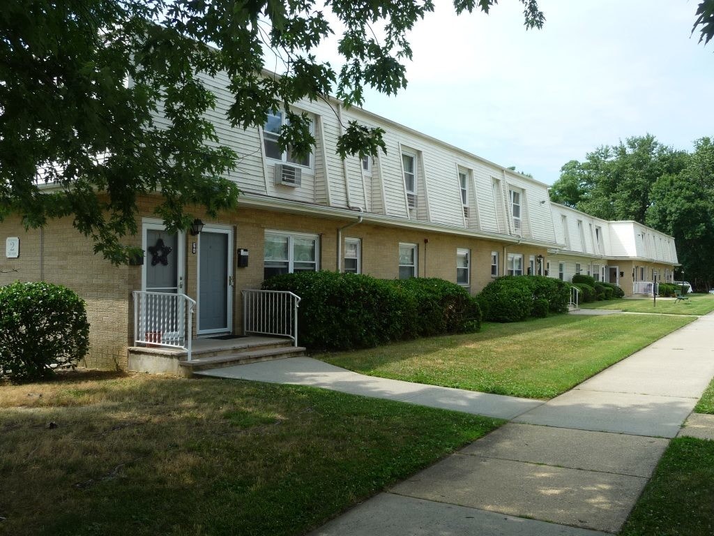 Primary Photo - 68 White St