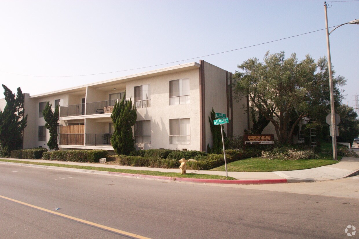 Primary Photo - 1324 Agate St