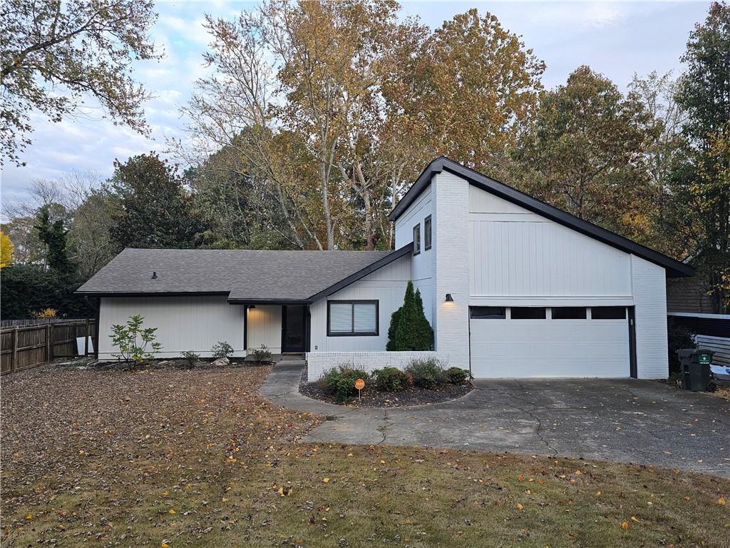 Primary Photo - 1052 Indian Hills Pkwy NE