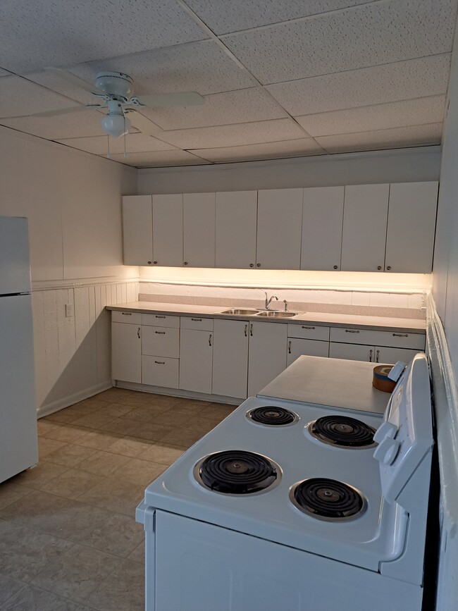 Kitchen - 419 Tazewell Ave