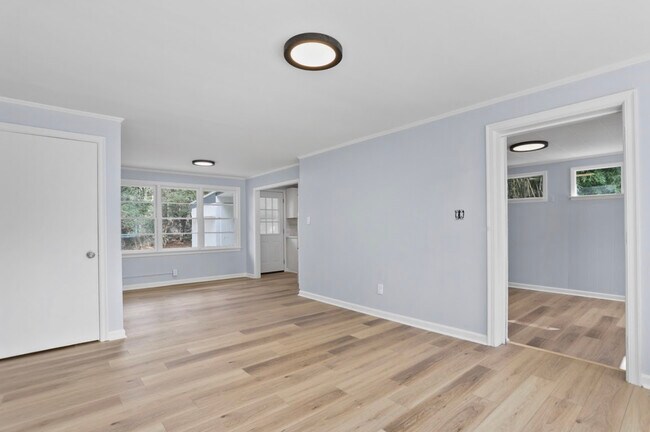 Building Photo - 6 Ranchland Dr