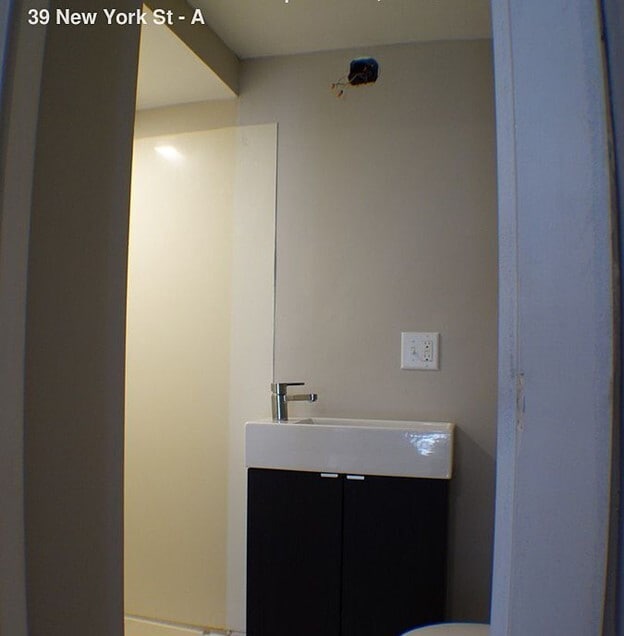 Building Photo - 39 New York St