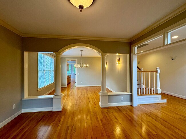 Building Photo - Gorgeous 4 bedroom/3.5 bath, 3547 SQFT hou...