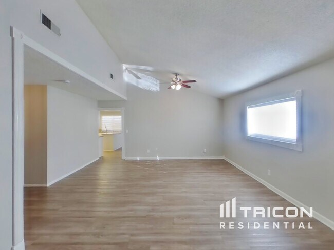 Building Photo - 5262 Willowhaven Ave