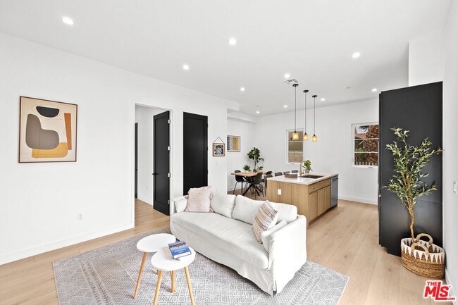 Foto del edificio - 2324 S Dunsmuir Ave