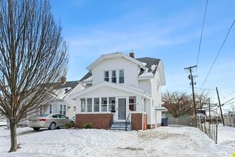 Building Photo - 943 Cloverdale Rd