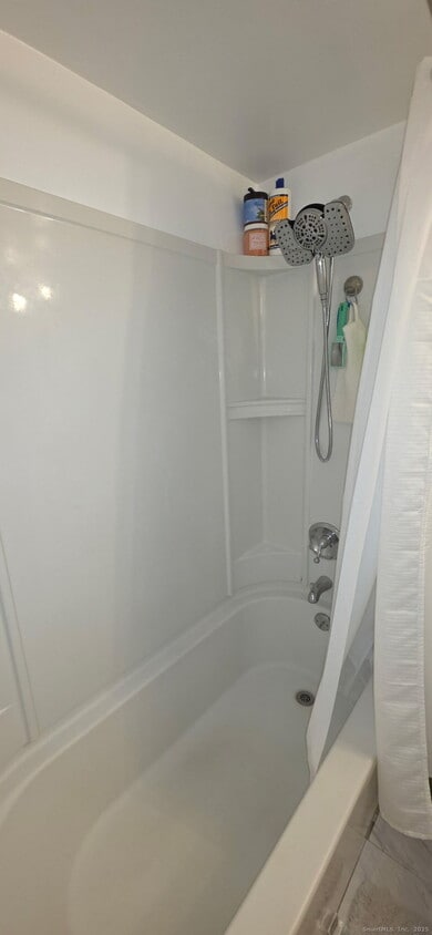 Foto del edificio - 97 Highland Rd