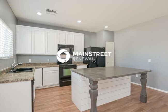 Building Photo - 5011 E Fishhook Ct